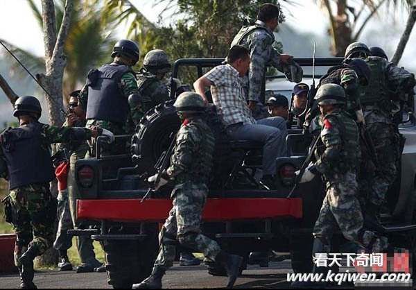高清：中国印尼两国陆军特种兵联合训练
