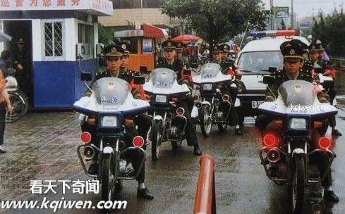 实拍20世纪90年代中国公安战警处决罪犯刑场(组图)